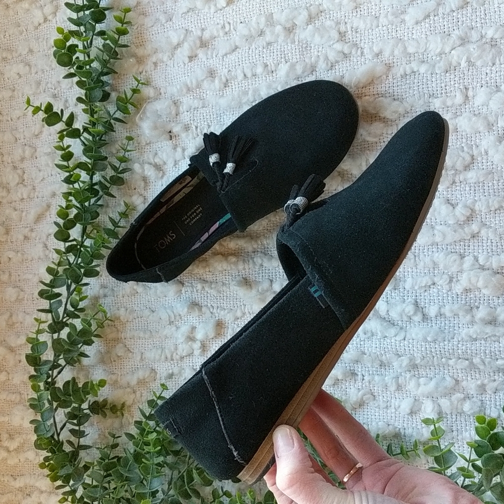 Toms Women's 9.5 Black Suede Kelli Kelly Tassel Mini Wedge Loafer Flats